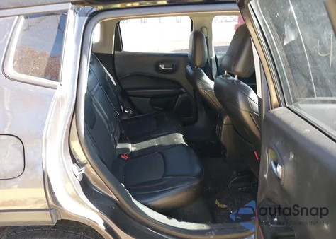 2018 Jeep Compass Trailhawk 4X4 из США, поврежденный, VIN 3C4NJDDB9JT441944